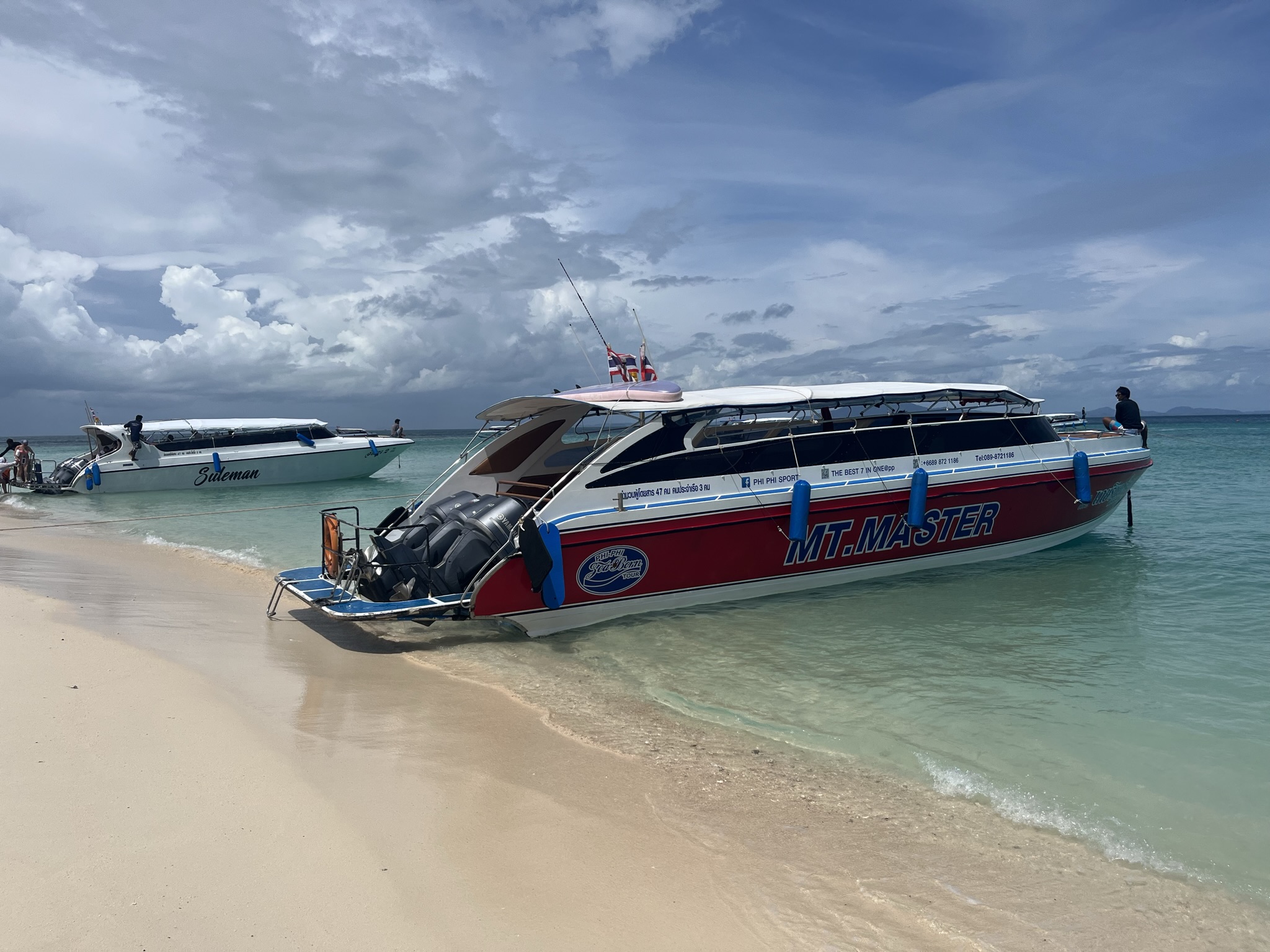 Phi Phi island boat tours in phuket