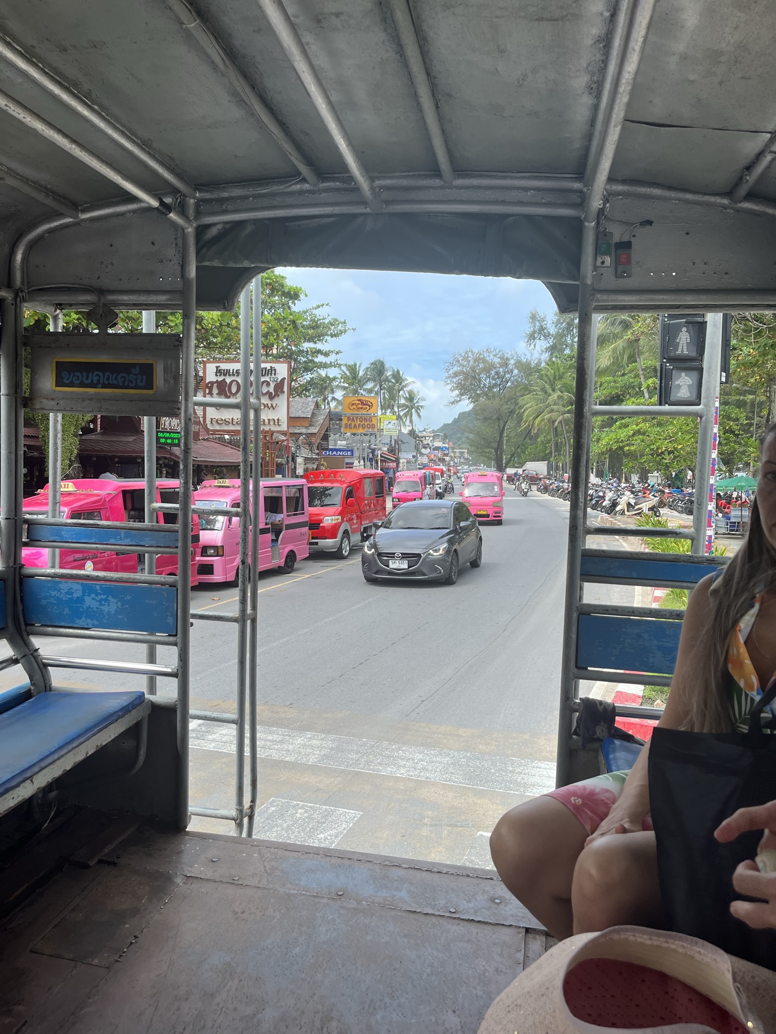 IMG_3032 songthaew in Patong beach